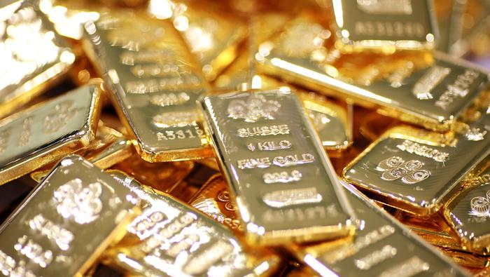 Gold Prices Buoyed By Weaker Dollar, Challenging Key Chart Resistance